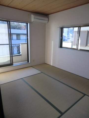プチメゾン山崎 B棟の寝室|和室ならではの温かな和の空間で寛ぎの時間を過ごせます