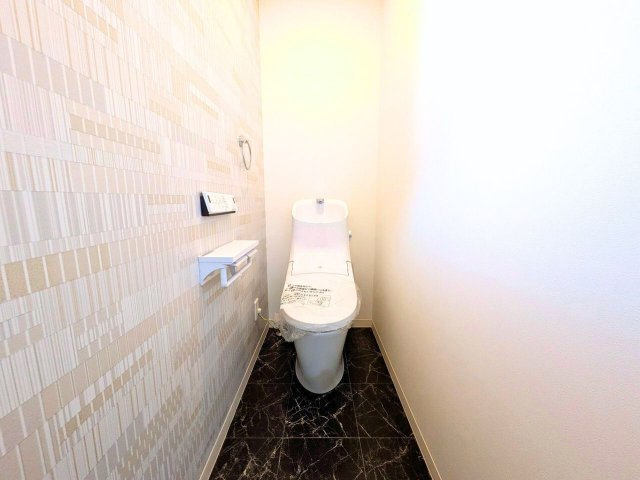 松山市吉藤２丁目の中古一戸建のトイレ|                                                  