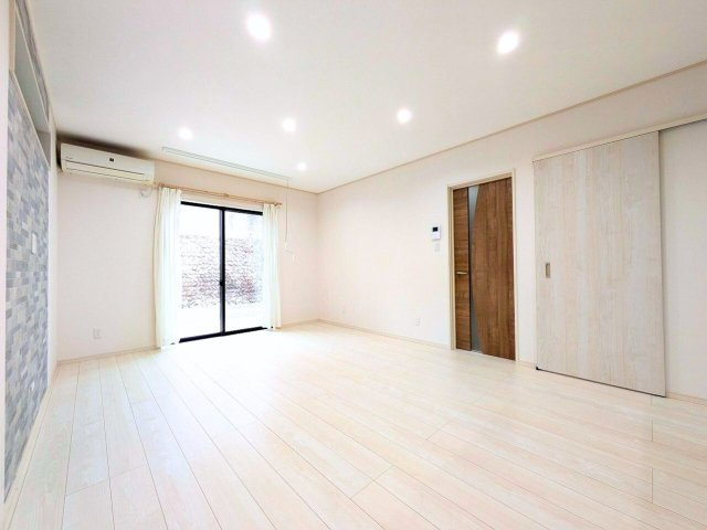 松山市吉藤２丁目の中古一戸建の居間・リビング|リビングです