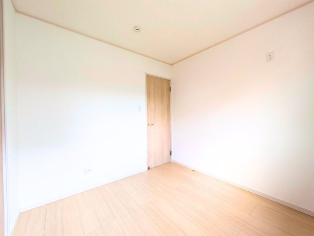 松山市吉藤２丁目の中古一戸建の洋室|                                                  