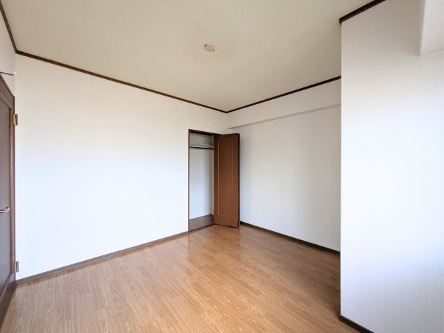 ライオンズマンション道後公園の洋室|広々とした洋室です