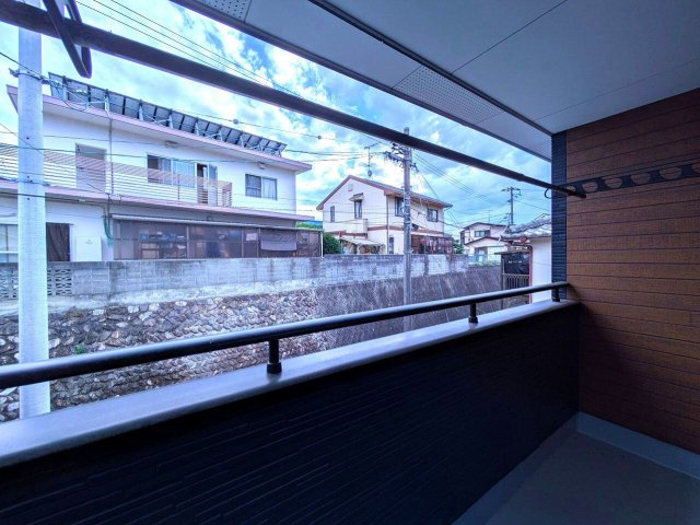 松山市吉藤２丁目の中古一戸建のバルコニー|                                                  