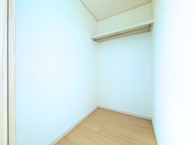 松山市吉藤２丁目の中古一戸建の洋室|                                                  