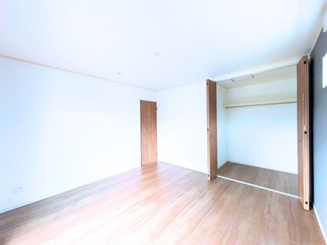 松山市吉藤２丁目の中古一戸建の洋室|                                                  