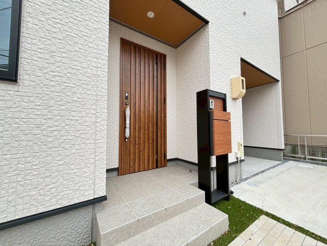 一宮市野口新築戸建ての外観|玄関