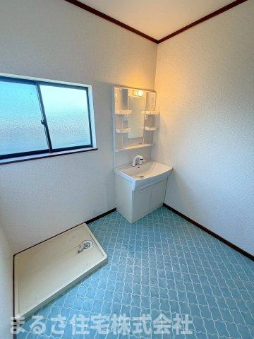 青島3丁目　中古戸建の独立洗面台