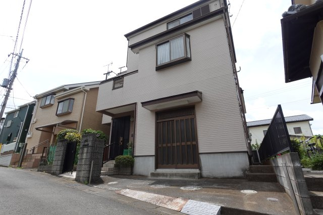 上松原3階建戸建の外観