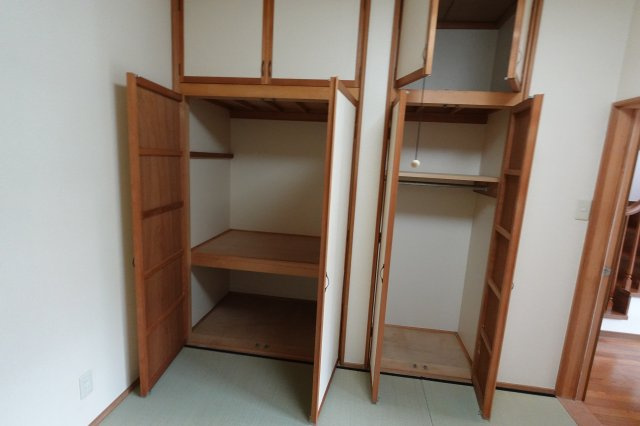 上松原3階建戸建の収納