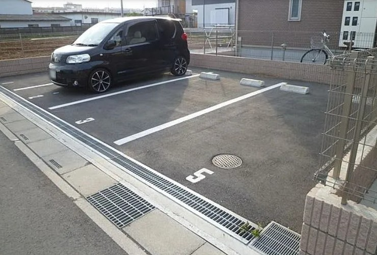 コンフォートエクセルピアBの駐車場