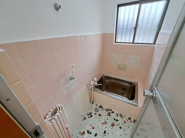 甲子園九番町戸建ての浴室