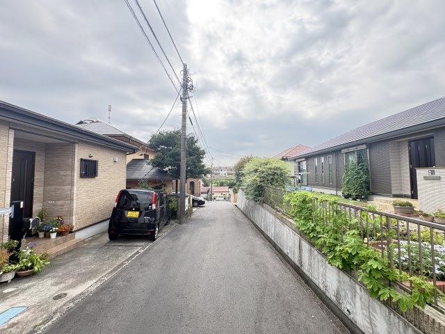売土地　沼津市東椎路のその他|前面道路は道幅4mございます。