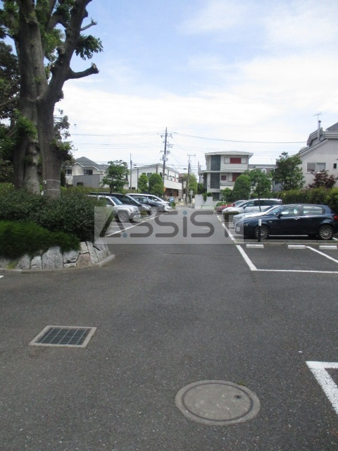 ヴェスティージュの駐車場