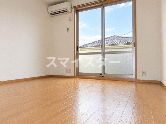 蕨市南町１丁目のアパートの居間・リビング