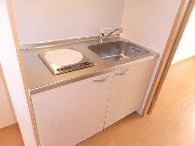 蕨市南町１丁目のアパートのキッチン