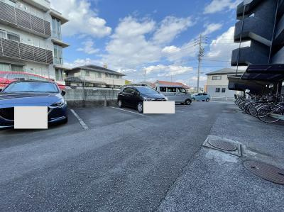 コーポナリタの駐車場