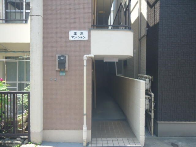 塩沢マンションのエントランス