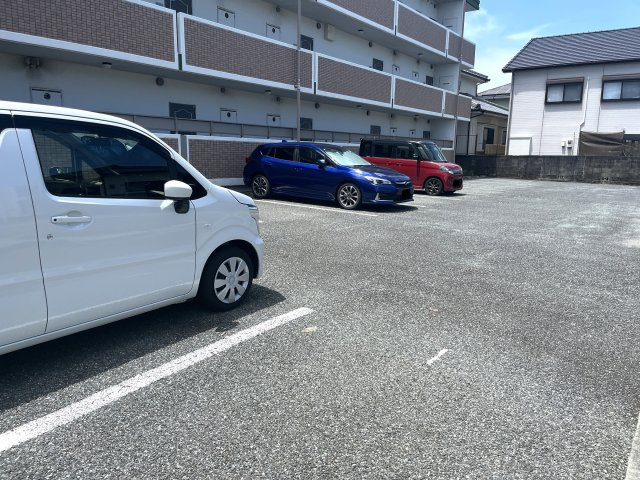 LS西松江城マンションの駐車場