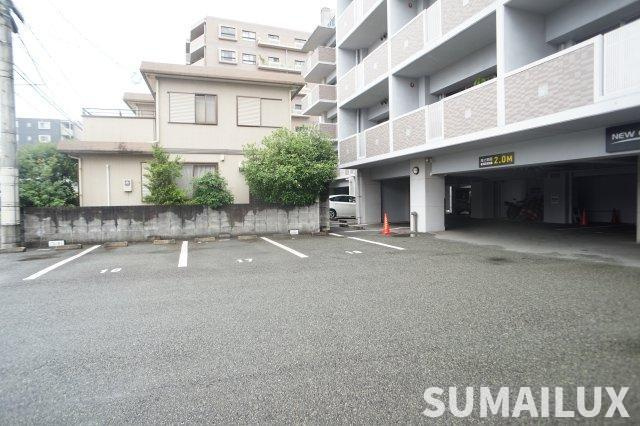 熊本市中央区新大江３丁目の賃貸マンションの駐車場