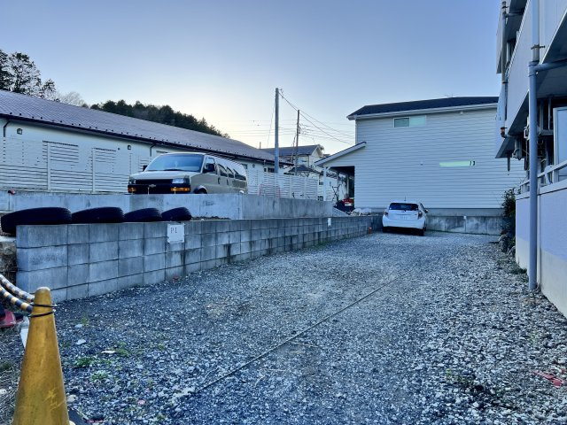 フラワーハイツCの駐車場|駐車場があるので、車を買う予定の方も安心です