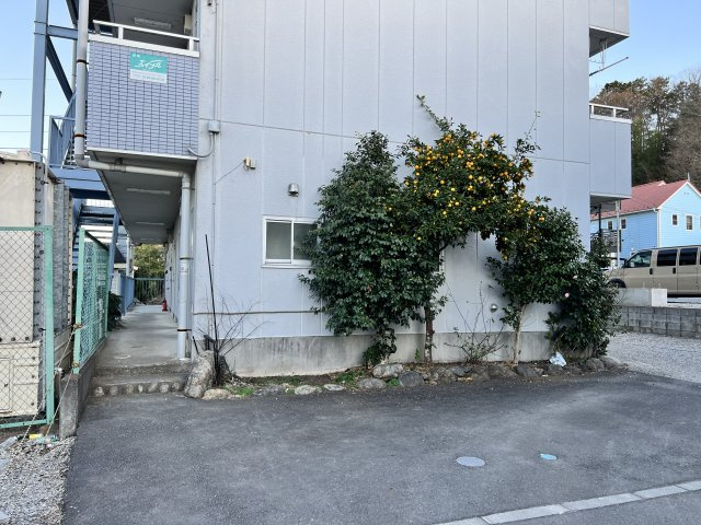 フラワーハイツCのエントランス|落ち着いたエントランスです