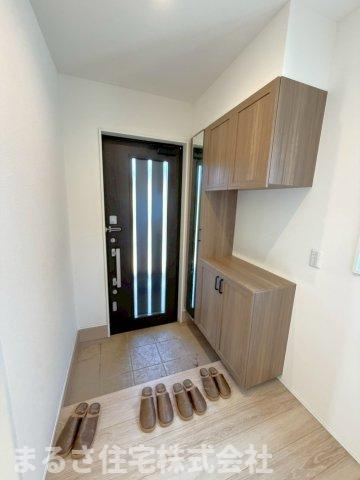 東宮1丁目　中古戸建の玄関