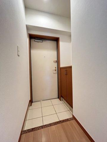 LS西松江城マンションの玄関