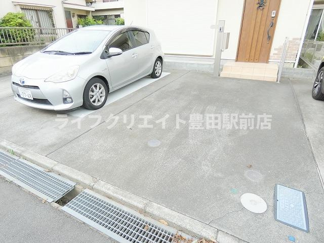神明一戸建貸家の駐車場
