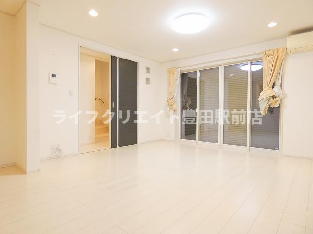 神明一戸建貸家の居間・リビング