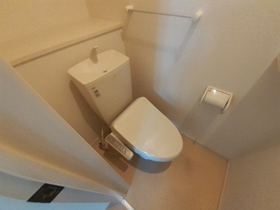 【トイレ】 | カーサ・リベルタ | 清潔感のあるトイレです