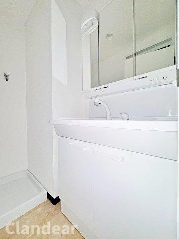 グリーンパーク第7綾瀬の独立洗面台|ドキドキの新生活も、安心してスタート。ぴったりの住まいを見つけませんか？クランディアが一緒に住まい選びをサポートします‼　まずは、お気軽にお問合せください　＃クランディア