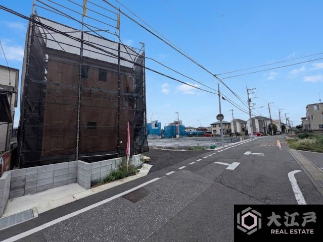 練馬区大泉町１丁目全10棟新築戸建　長期優良認定住宅の前面道路含む現地写真