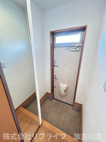 ファミーユ溝之口の玄関