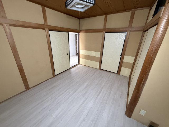 あやめ池戸建の洋室