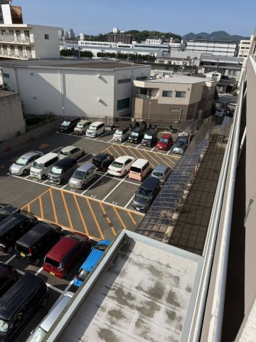 エバーライフ箱崎第2の駐車場