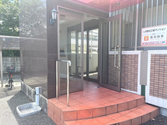 LS西松江城マンションのエントランス