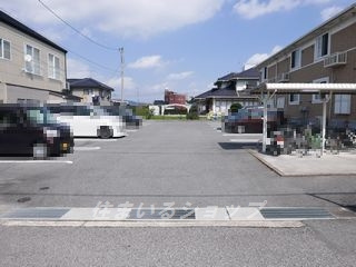 ヴィラ・フィールドの駐車場