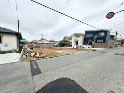 【前面道路含む現地写真】 | 土塔町　売土地　全３区画 | 南海泉北線「深井」駅まで徒歩１５分♪毎日の通勤や通学に便利ですよ！忙しい朝や遅い帰宅時にも安心ですね！