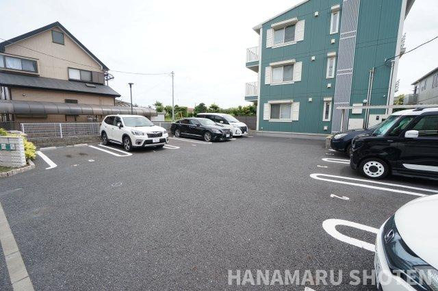 Holy Landsの駐車場|物件、駅でお待ち合わせでのご案内歓迎！