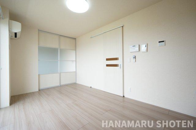 Holy Landsの居間・リビング|物件、駅でお待ち合わせでのご案内歓迎！
