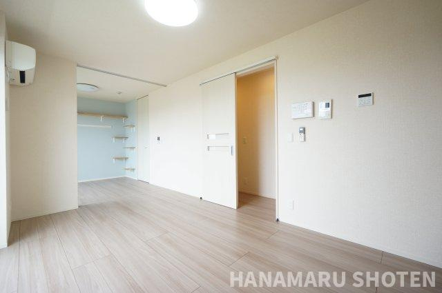 Holy Landsの居間・リビング|物件、駅でお待ち合わせでのご案内歓迎！