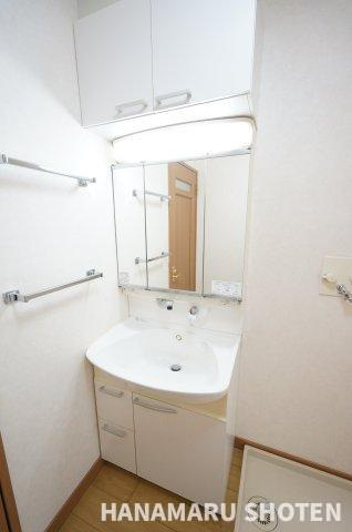 小倉台5丁目貸家の独立洗面台|物件、駅でお待ち合わせでのご案内歓迎！