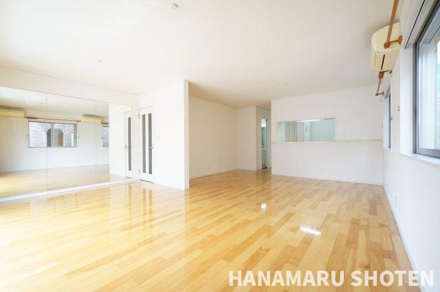 天台5丁目貸家の居間・リビング|物件、駅でお待ち合わせでのご案内歓迎！