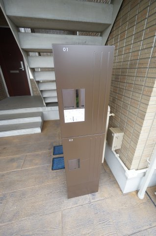 クリスタルフローラのエントランス|ご見学・ご契約時の送迎可能！