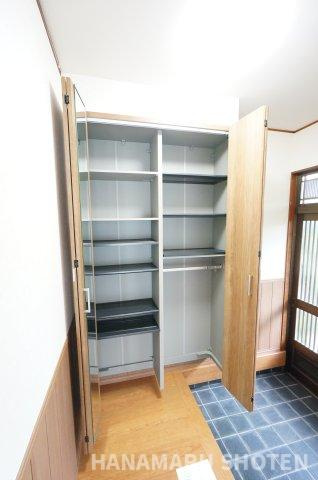 八千代市勝田台二丁目戸建ての玄関|物件、駅でお待ち合わせでのご案内歓迎！