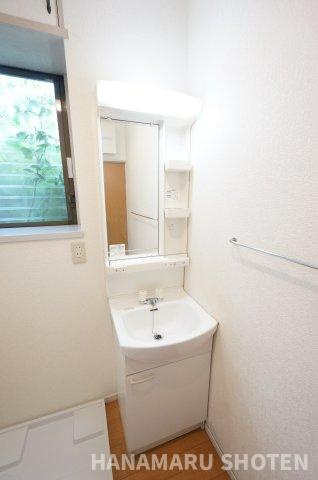 八千代市勝田台二丁目戸建ての独立洗面台|物件、駅でお待ち合わせでのご案内歓迎！