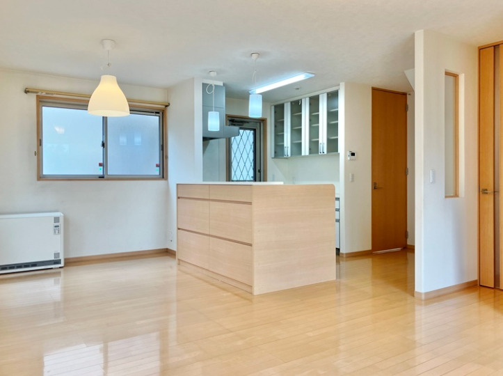 村田町戸建の居間・リビング|当日の見学大歓迎！
