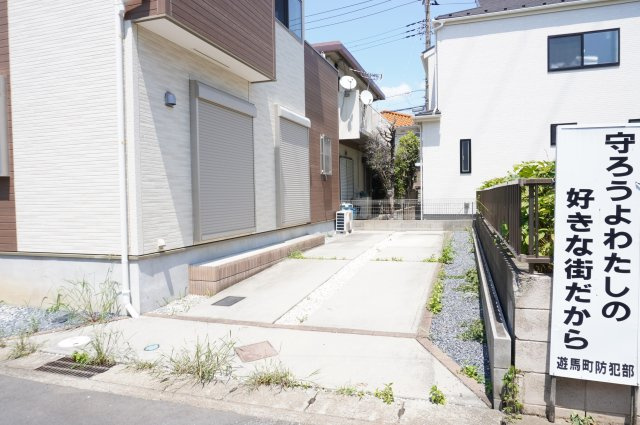 草加市遊馬町 中古戸建の駐車場