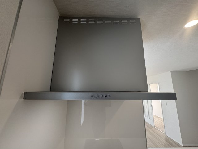 沖縄市知花（全5棟）E号棟のキッチン|E号棟　お手入れしやすい換気扇♪
