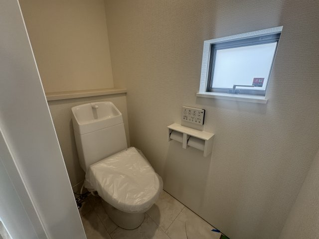 沖縄市知花（全5棟）E号棟のトイレ|E号棟　温水洗浄便座♪