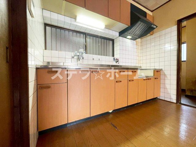 鮎川4 中古戸建のキッチン|キッチンでお料理をお楽しみください